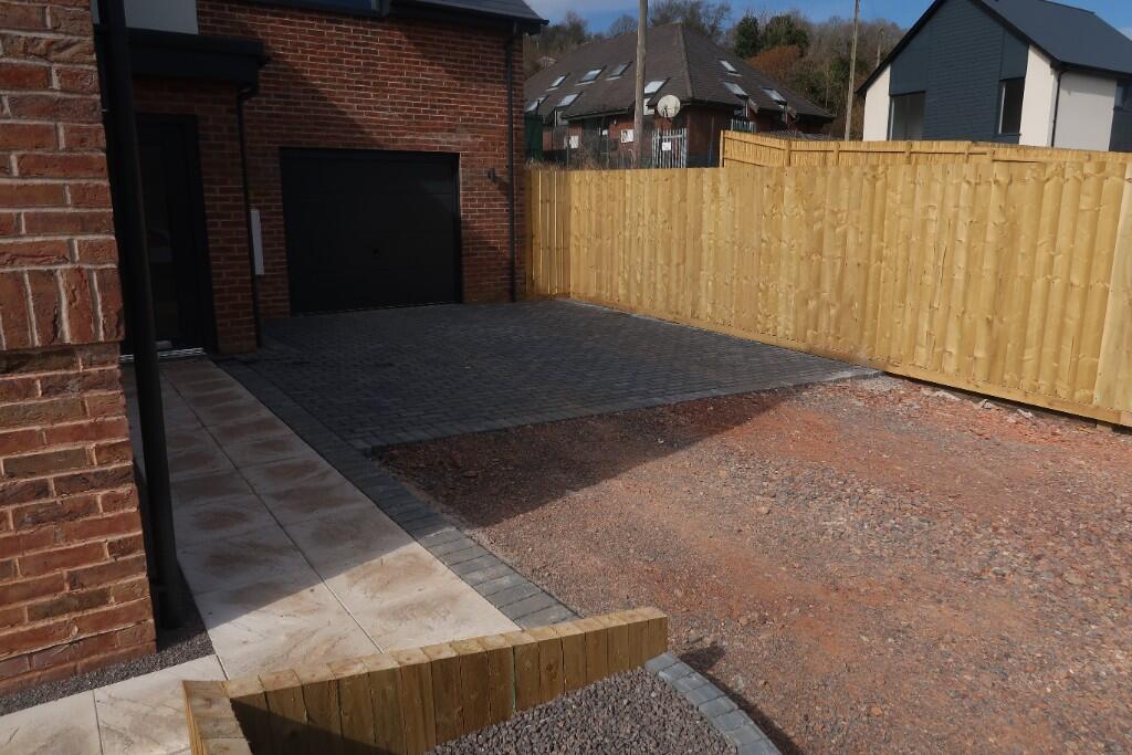 Celynen Close, Newbridge, NP11 photo 3