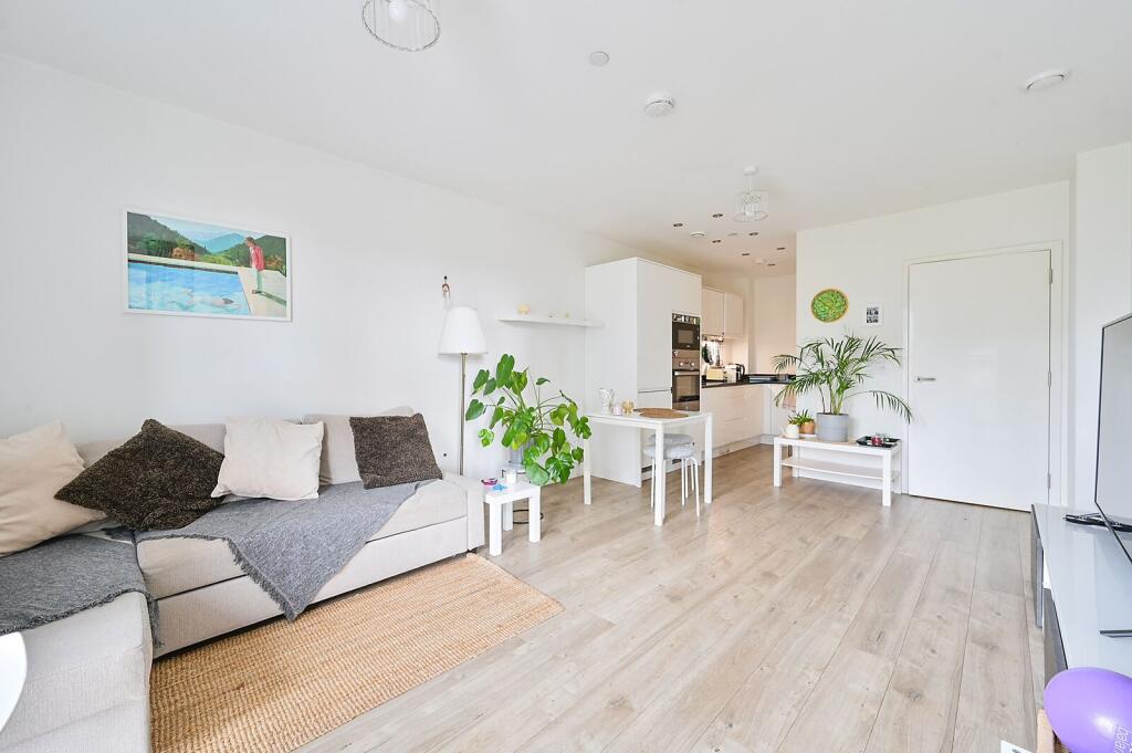 Apartment in London - More