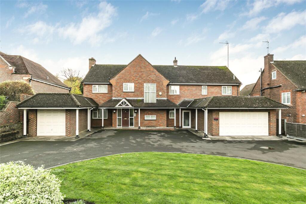 Main image of property: Crescent West, Hadley Wood, EN4