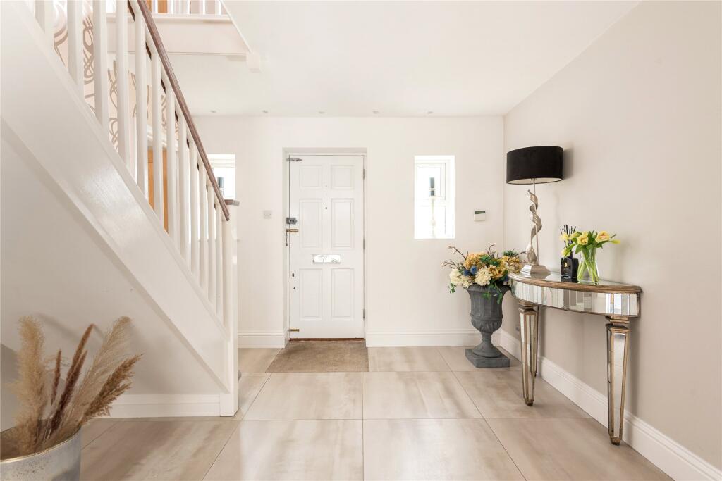 Clifton House Close, Clifton, Shefford, Bedfordshire, SG17 photo 3