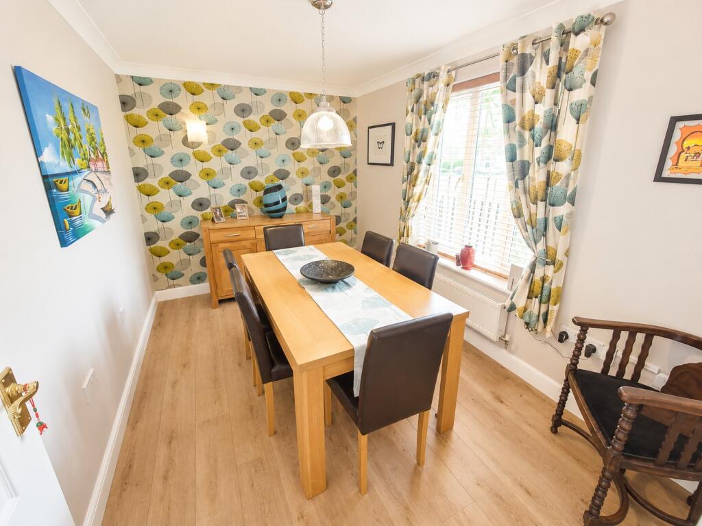 Horseshoe Way, Hampton Vale, Peterborough photo 5