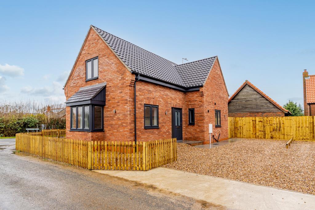 2-bed detached on Siltside, Gosberton Risegate, £230,000