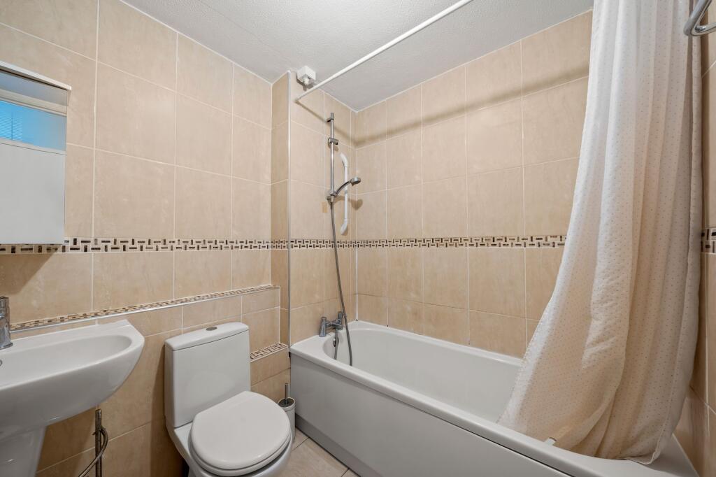 Apartment in Sutton - View 5