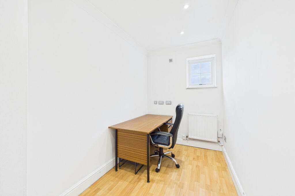 House in Dacorum, Counters End - More