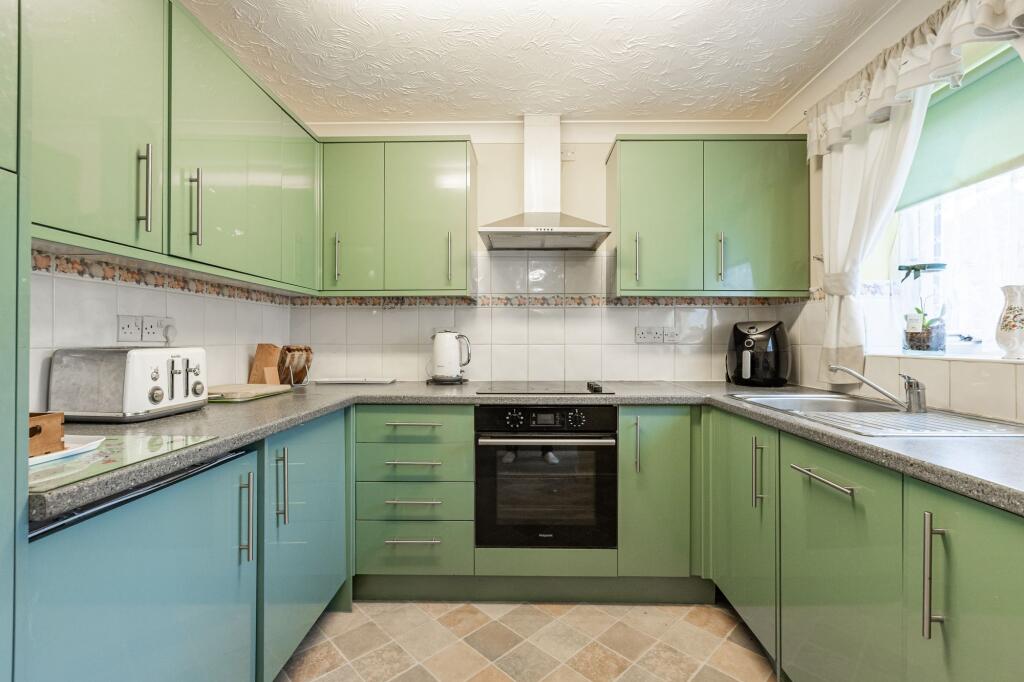 Well-Presented Three Bed Detached Home in King's Lynn photo 3