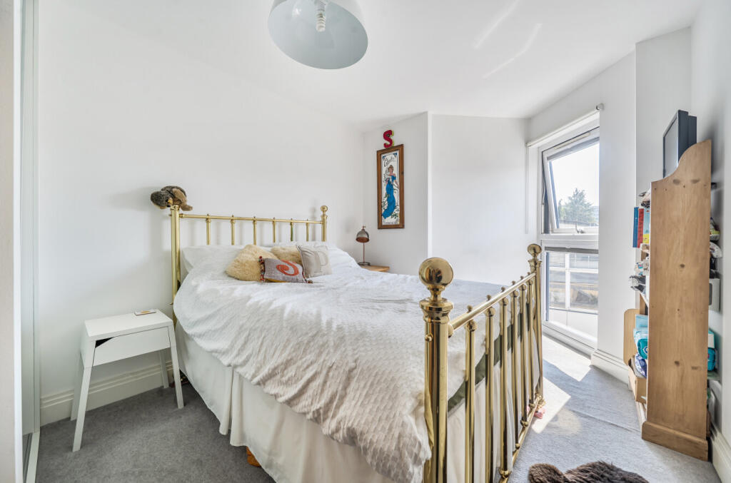 Apartment in Guildford - More