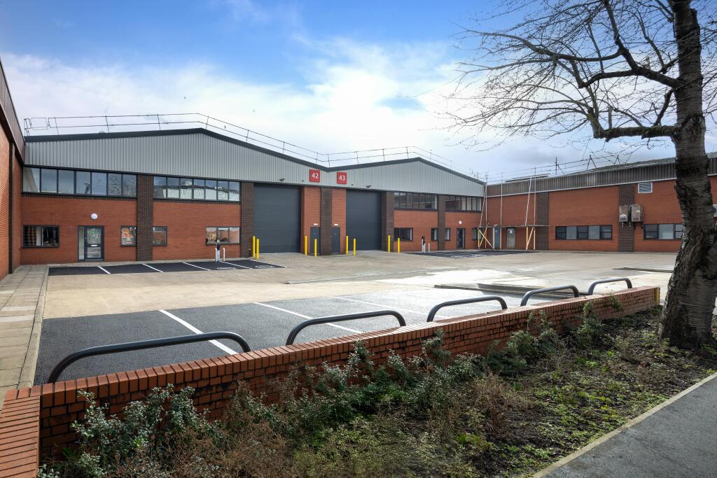 2026- 42 Greenford Central - 7129.jpg