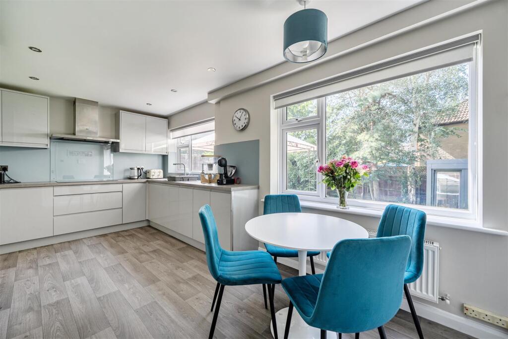 Alcot Close, Crowthorne, Berkshire, RG45 7NE - View 3