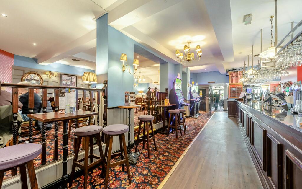 8682282-interior12.jpg