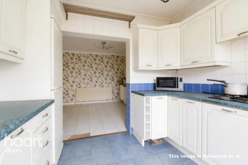 House in Romford - More