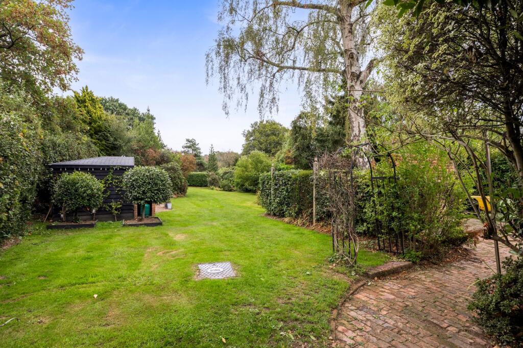 House in Horsham, Lower Beeding - View 4