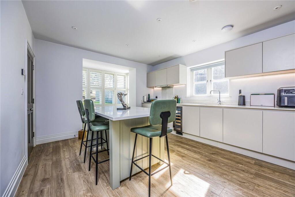 Kings Drive, Midhurst, West Sussex, GU29 photo 3