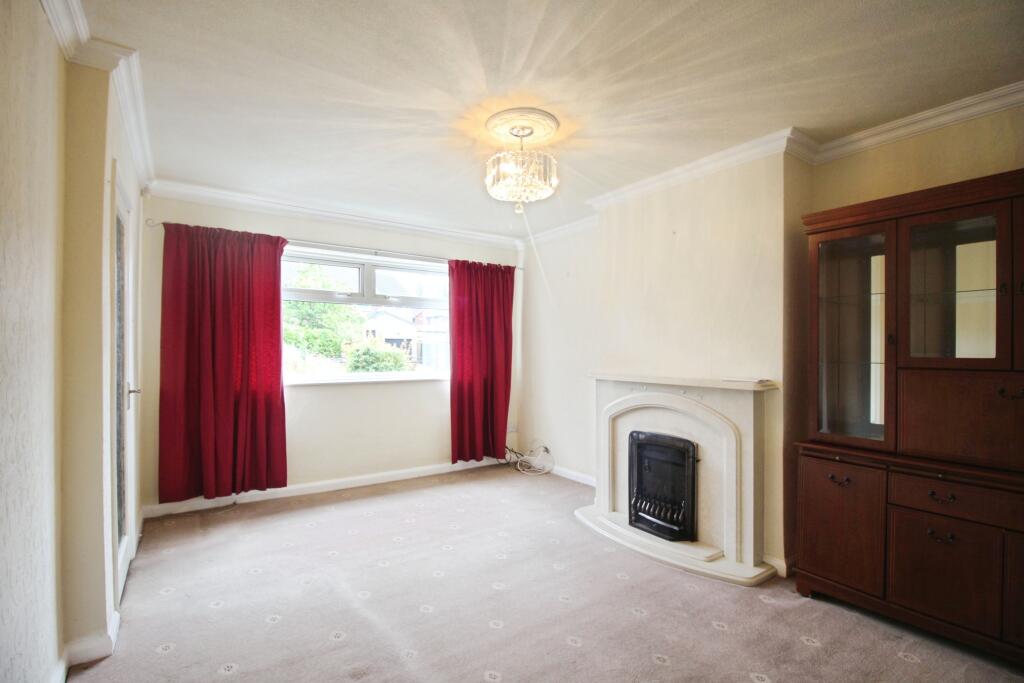Leeds Old Road, Heckmondwike, WF16 photo 3