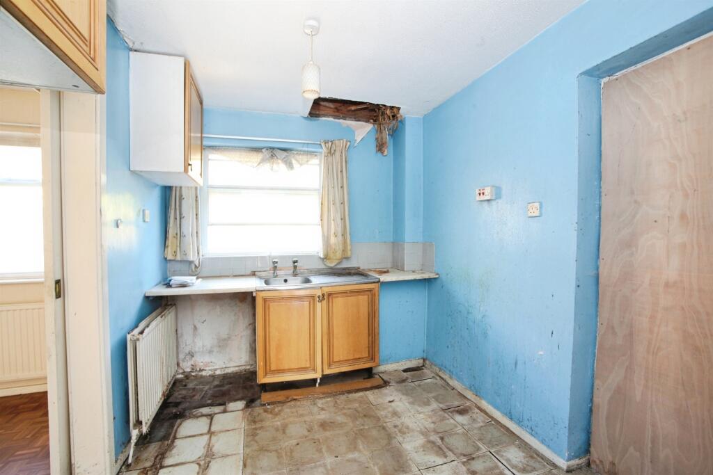 House in Cardiff, Tonyrefail - View 5