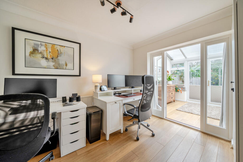 House in Woking, West Byfleet - View 5