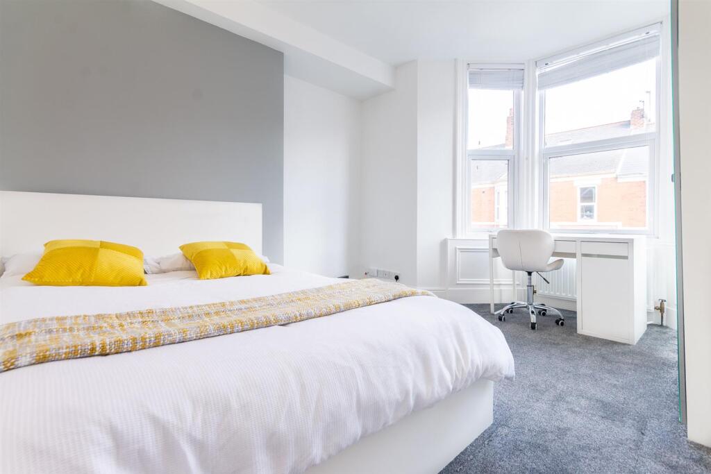 Apartment in Newcastle upon Tyne - View 3