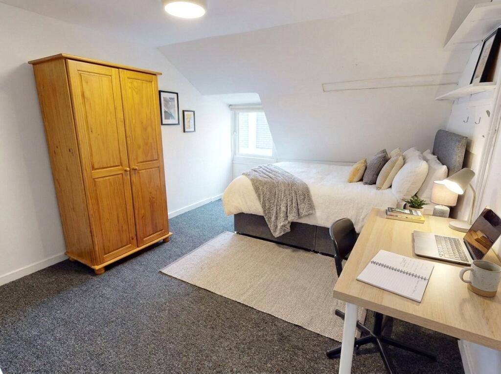 House in Bristol, Clifton Village, Hotwells - More