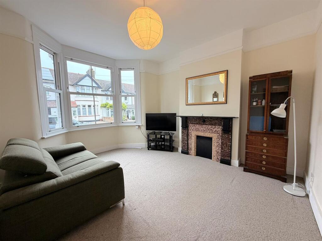 Apartment in Southend-on-Sea, Leigh-on-Sea - View 5