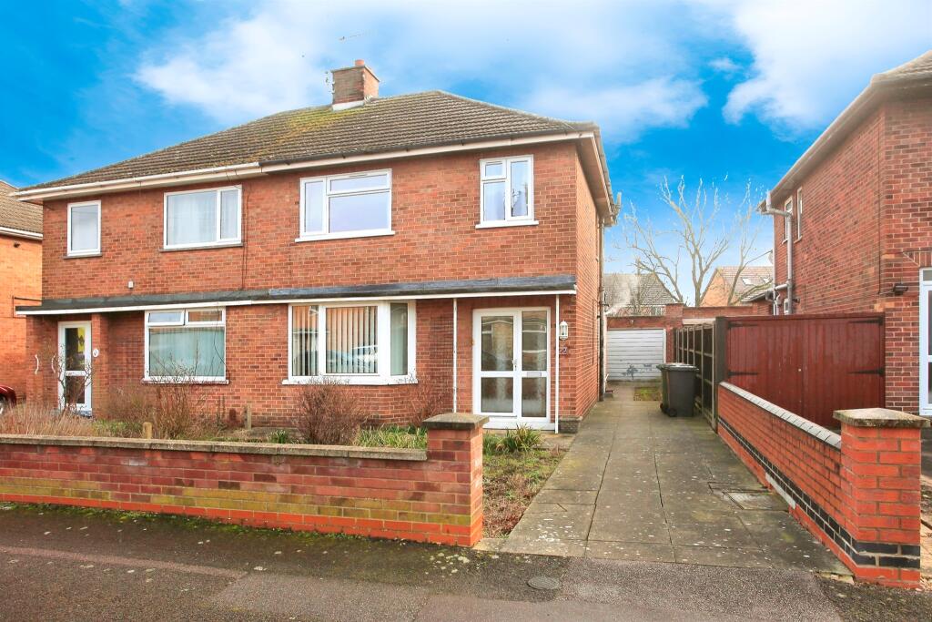 3-bed semi-detached on 22 Franklyn Crescent, £260,000