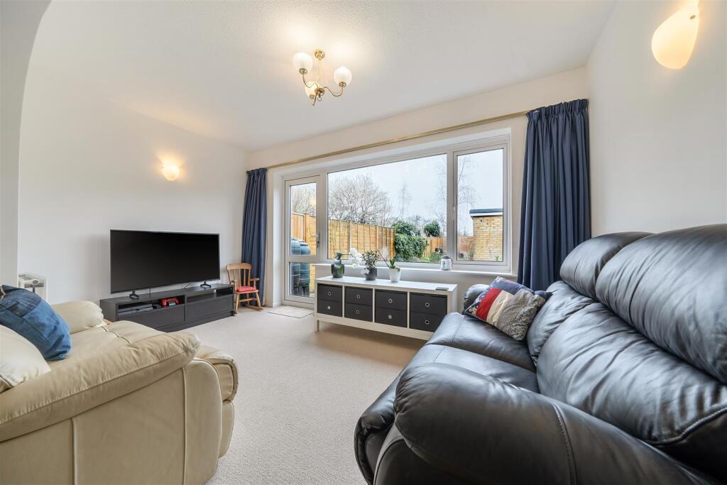 Elm Grove South, Barnham photo 2