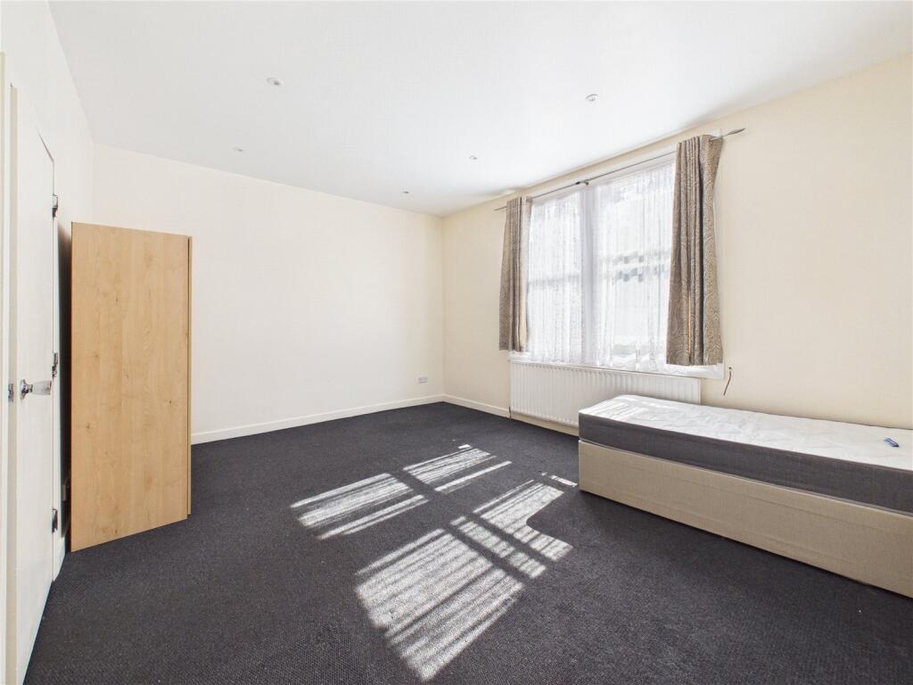 Apartment in London - View 5