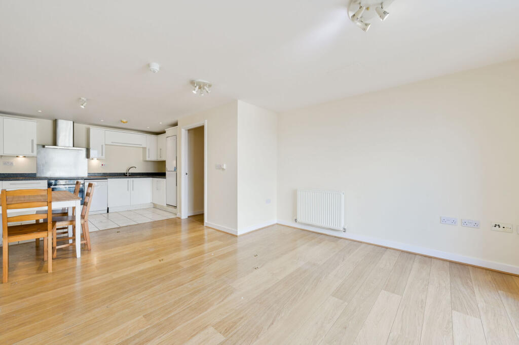 Apartment in London - View 5