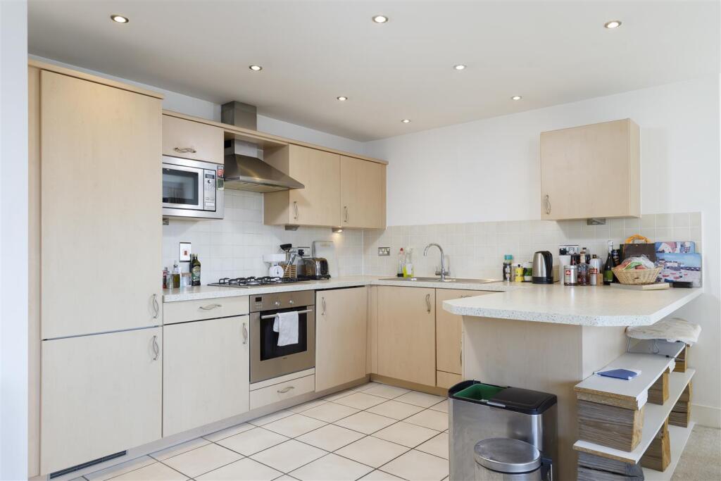 Apartment in Brighton - View 3