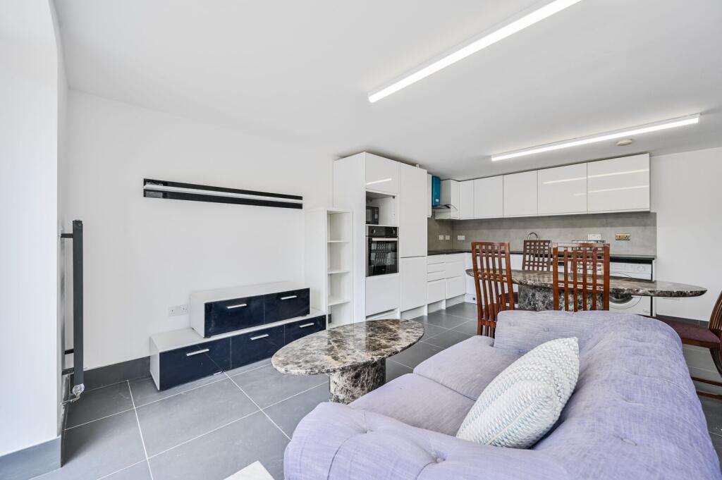 House in London, Royal Borough of Greenwich - View 2