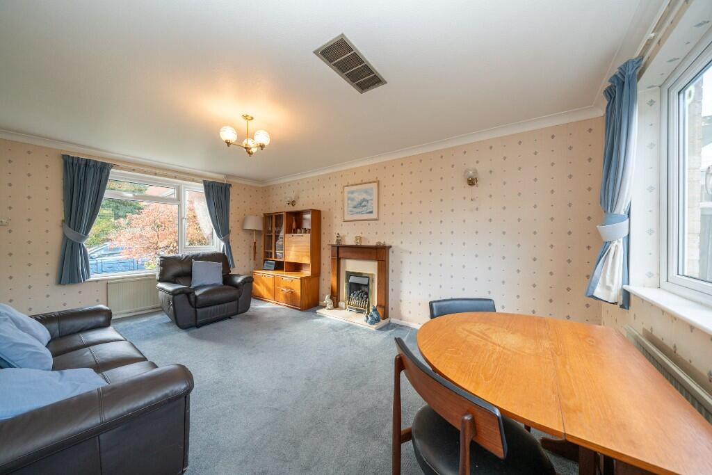 House in Dacorum, Bovingdon - More
