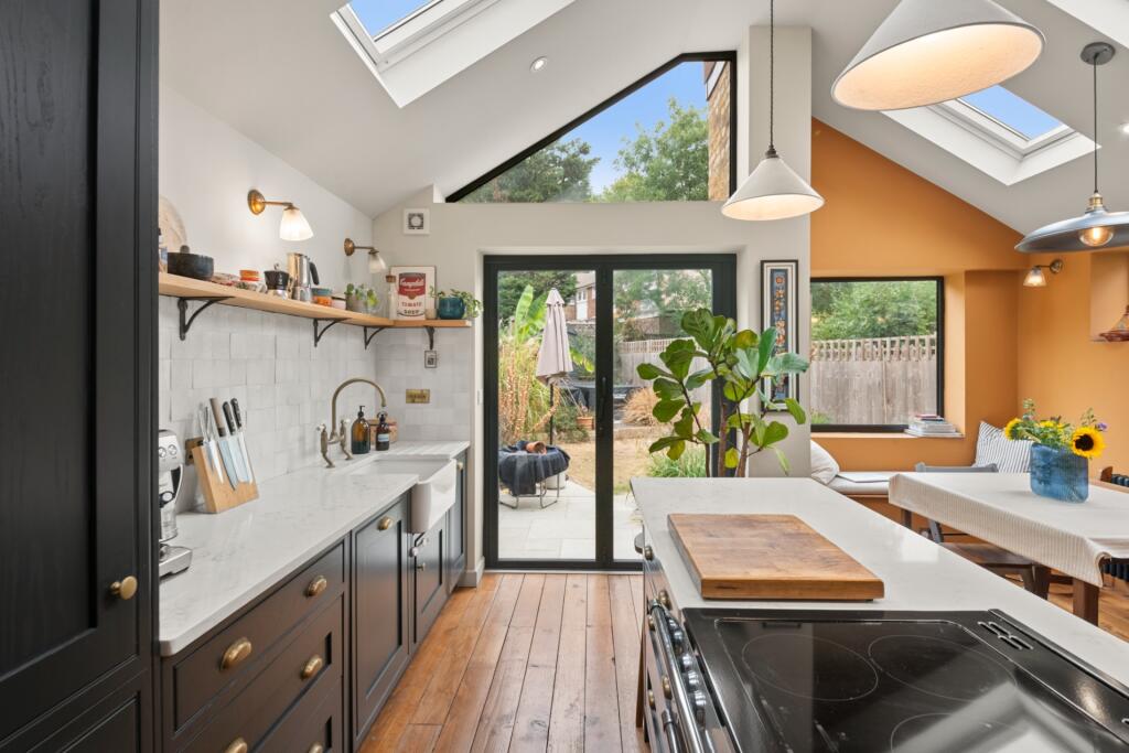 - javascript mcq Images High Quality Grahic 2 bedroom apartment for sale in Campbell Road, Hanwell, W7