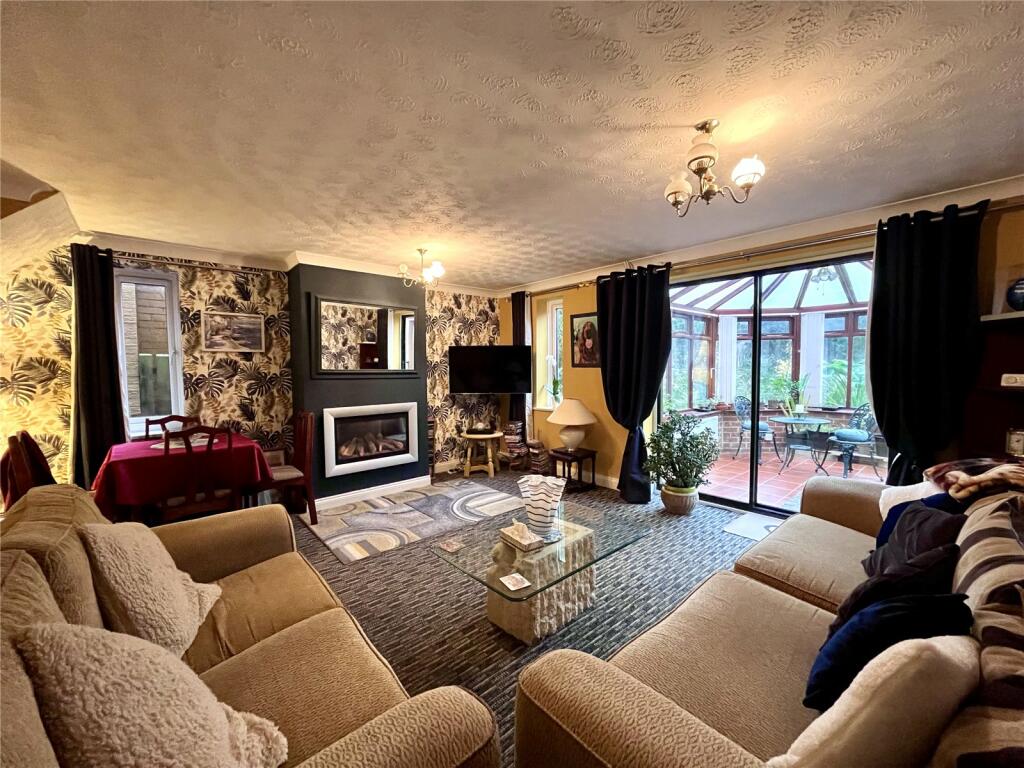 Hawthorne Close, WOODFORD HALSE, Northamptonshire, NN11 photo 2