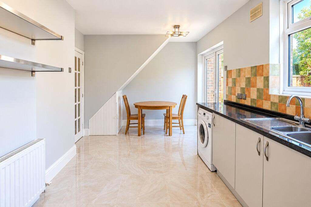 House in Romford - More