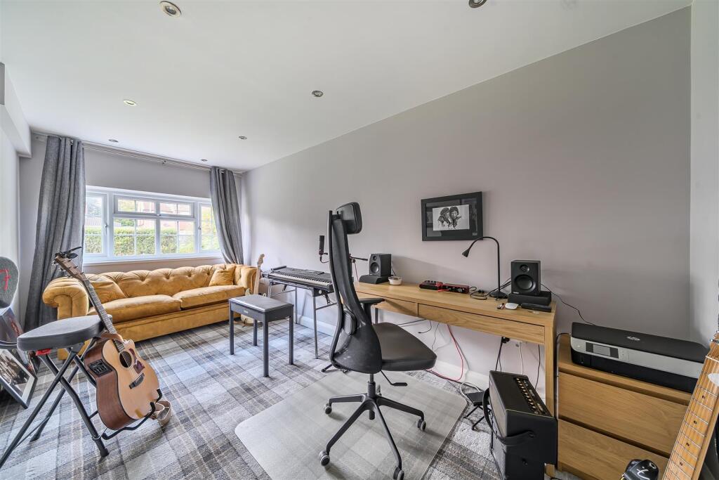 House in Dorchester, Dorset - More