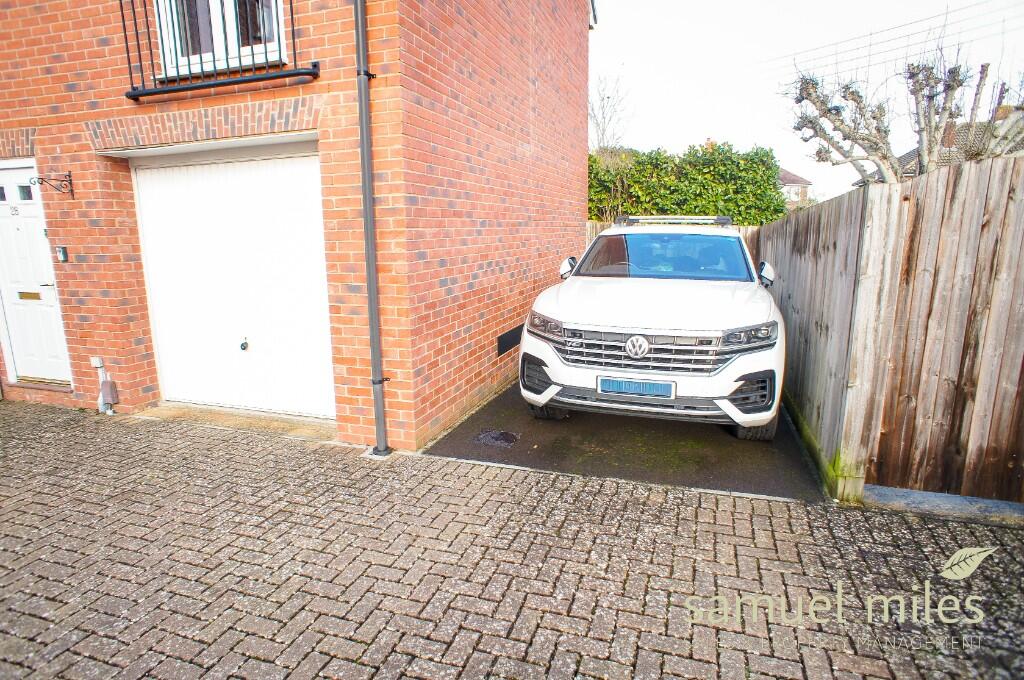 Cricketers Close, Royal Wootton Bassett, SN4 8JD photo 2