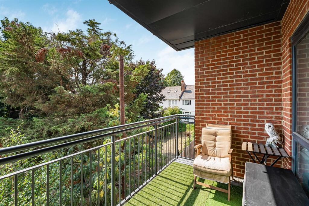 Apartment in Sutton - View 3