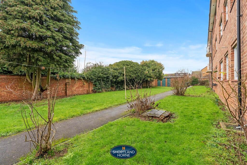 Charminster Drive, Styvechale, Coventry photo 2