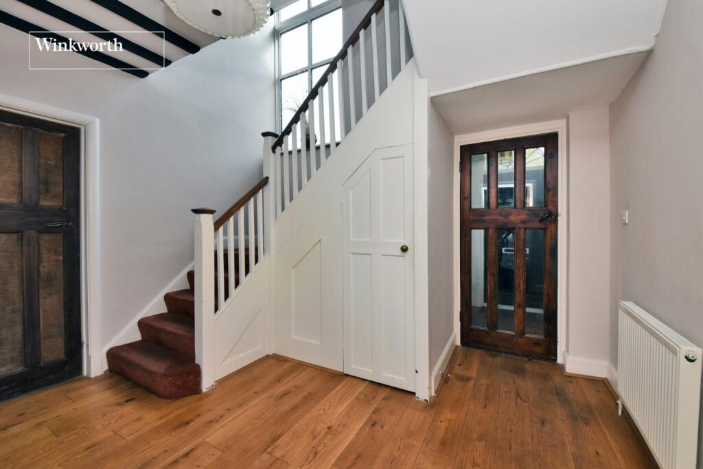 House in Sutton - View 5