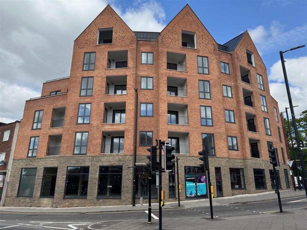 Main image of property: 141-147 High Street, Brentwood, CM14 4SA