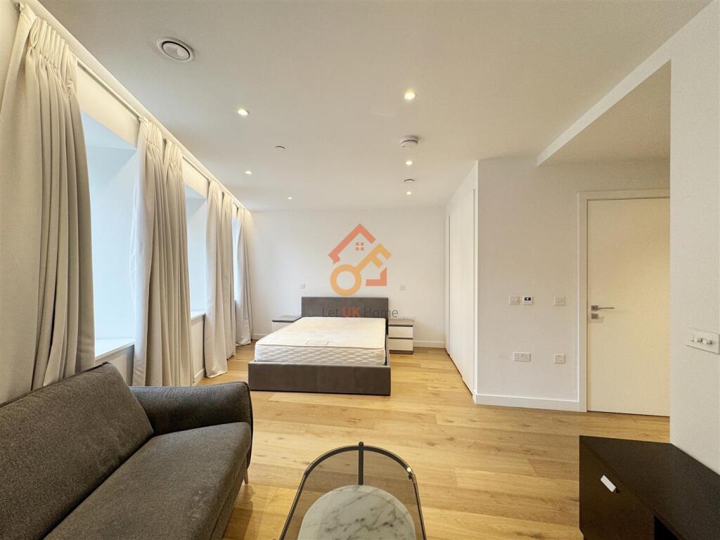Studio flat for rent