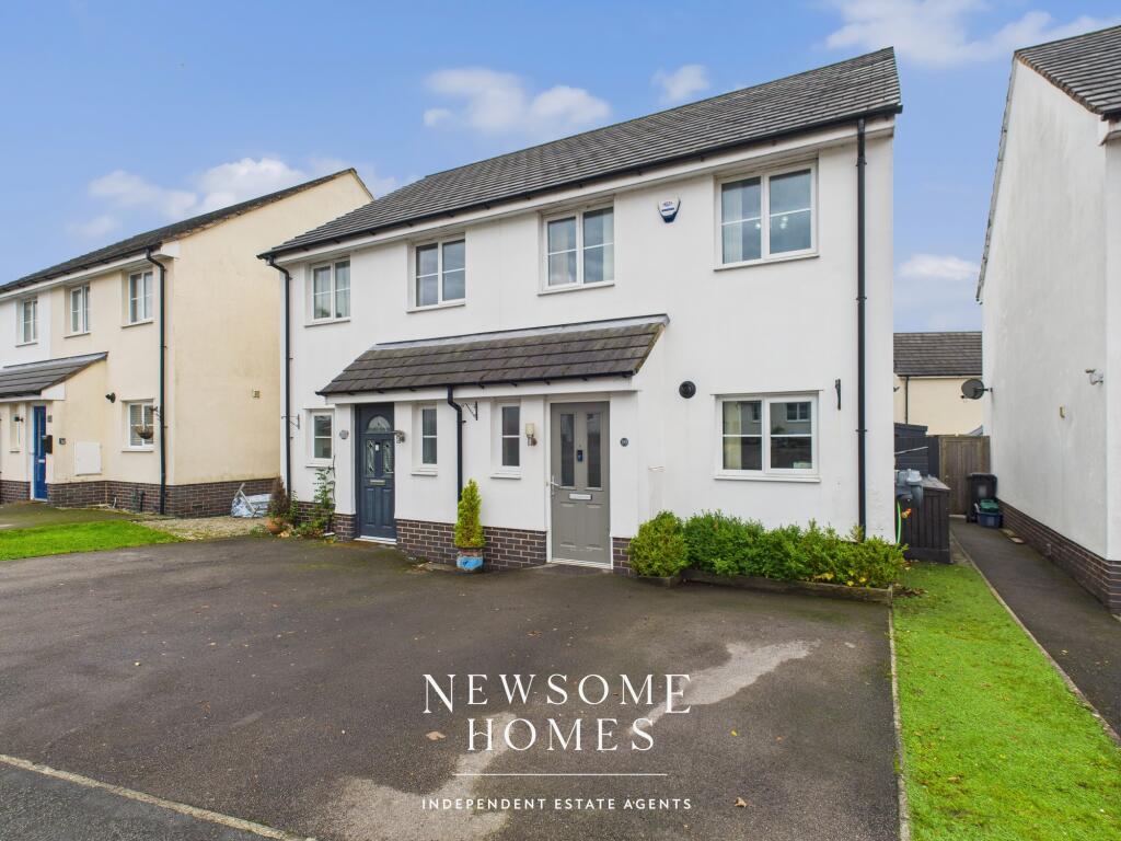 3-bed semi-detached on Maes Y Goron, Lixwm, £235,000