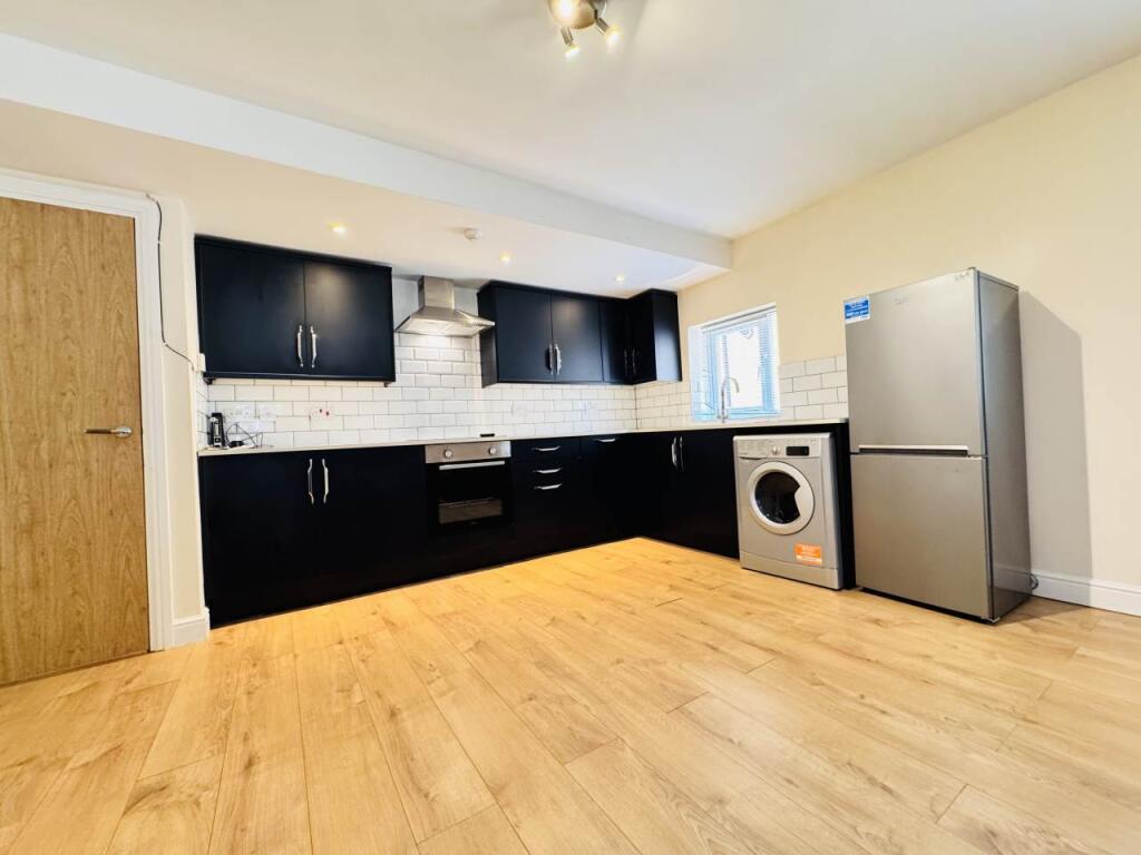 Apartment in Cardiff, Maindy, Cathays - View 2