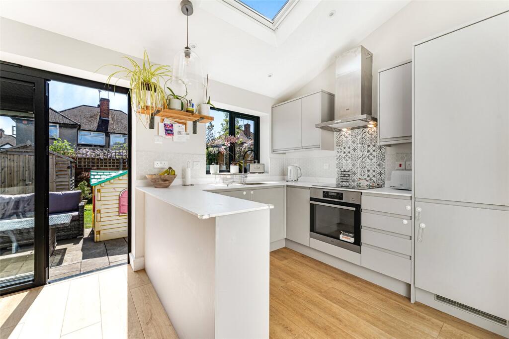 House in Watford, Hertfordshire - View 2