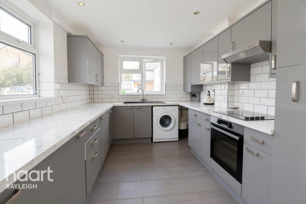 House in Rochford, Rayleigh - View 2