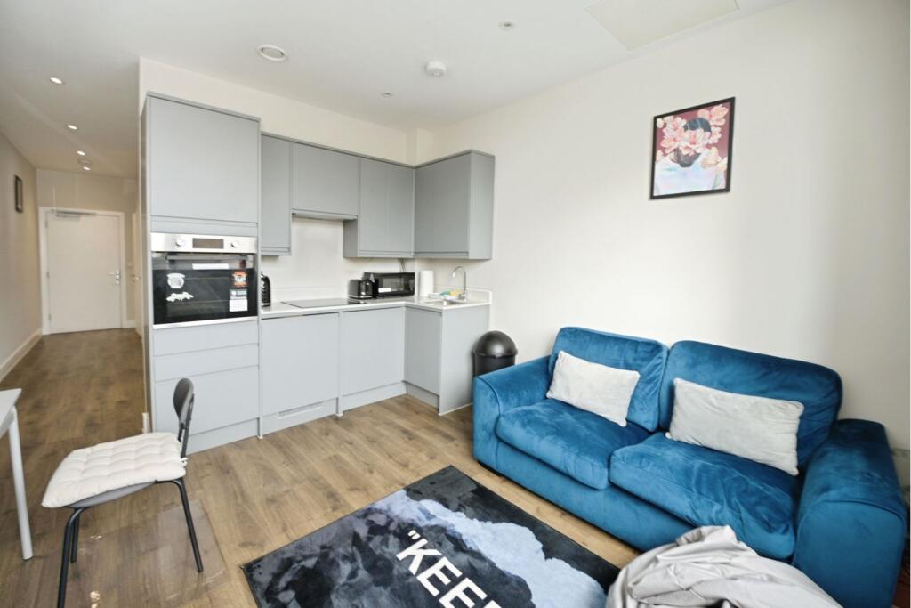 Apartment in London, Gidea Park - View 3