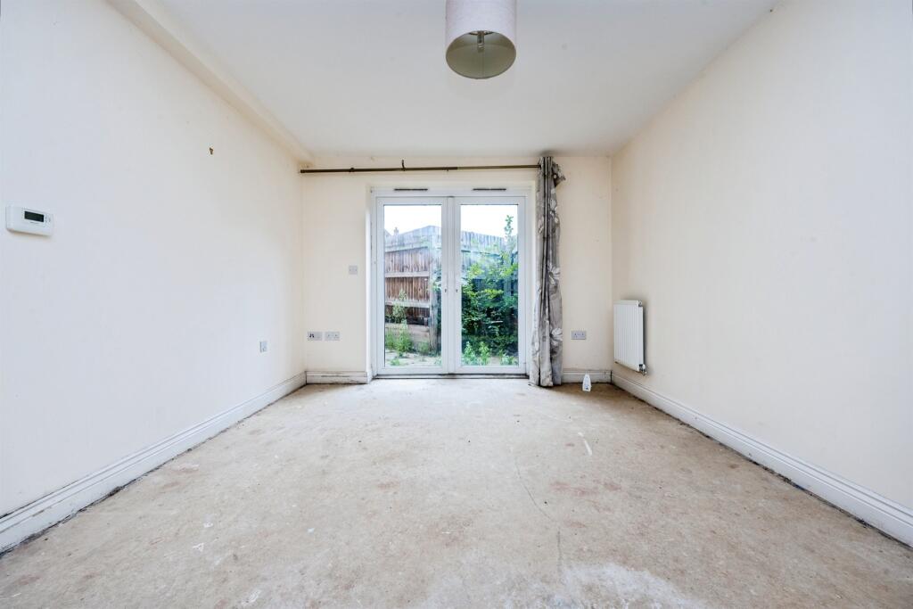 18, Hebbes Close, Kempston, Bedford photo 4