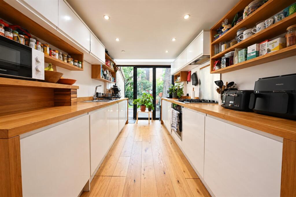 House in London - View 3