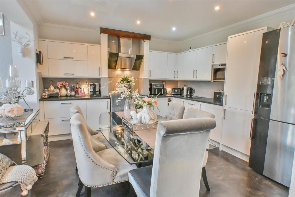 Rayleigh Road, Hutton, Brentwood photo 3