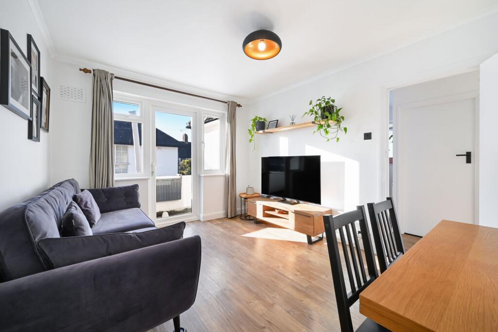 Apartment in London, Royal Borough of Kingston upon Thames - View 2