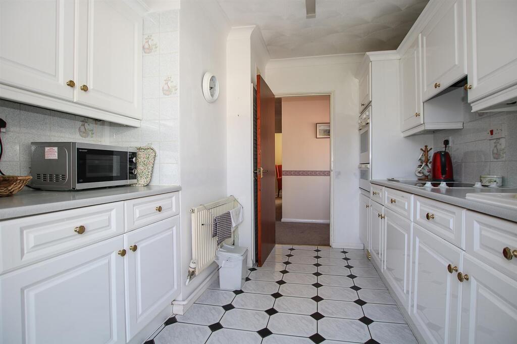 House in West Suffolk, Studlands Park, Newmarket - More