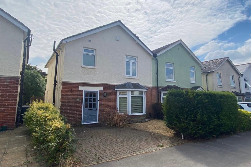 Main image of property: 27 Noreuil Road, Petersfield, GU32